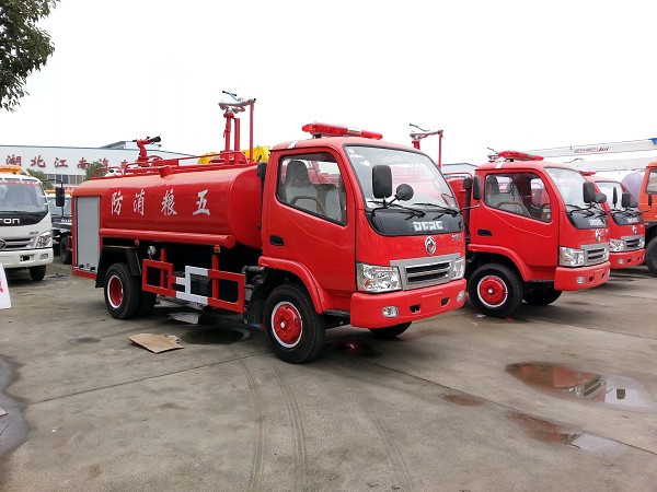 東風多功能消防車