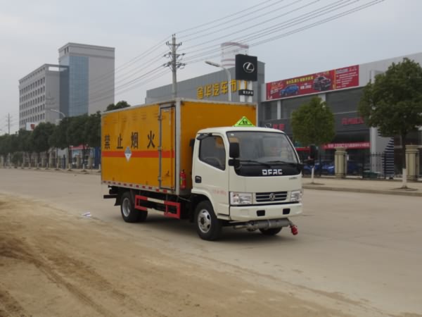 江特牌JDF5070XZWE5型雜項(xiàng)危險(xiǎn)物品廂式運(yùn)輸車