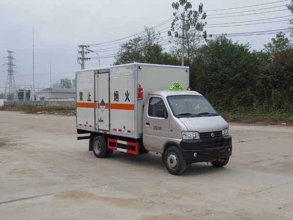 江特牌JDF5030XZWE5型雜項(xiàng)危險(xiǎn)物品廂式運(yùn)輸車(chē)