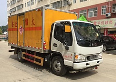 程力威牌CLW5072XRGH5型易燃固體廂式運(yùn)輸車