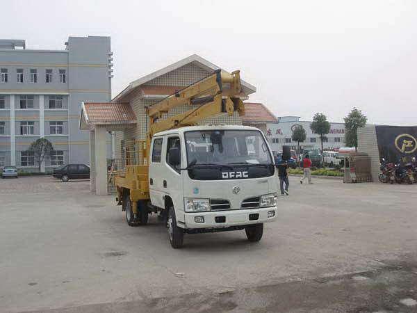 東風(fēng)金霸高空作業(yè)車（16米三節(jié)）