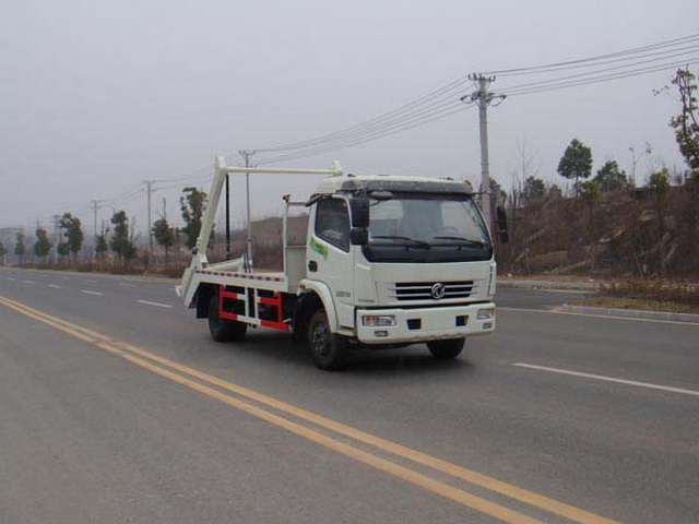 東風多利卡６方擺臂式垃圾車