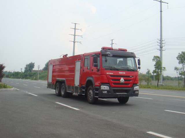 重汽后雙橋16方水罐消防車